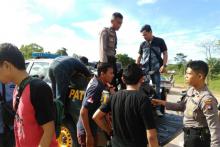Kaki Kanan Penjual Air Galon Patah Dihantam Honda CBR 150